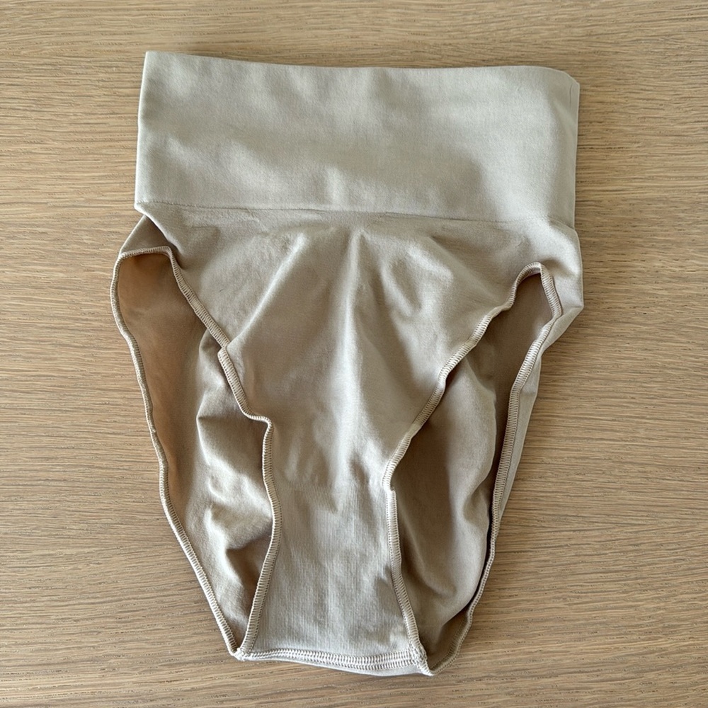 SKIMS Shapewear High Wasted Underwear